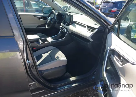 2020 Toyota Rav4 Xle z USA, uszkodzony, nr VIN 2T3P1RFV2LW105822